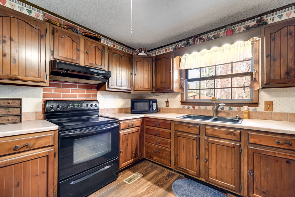 196 Crestview Heights
