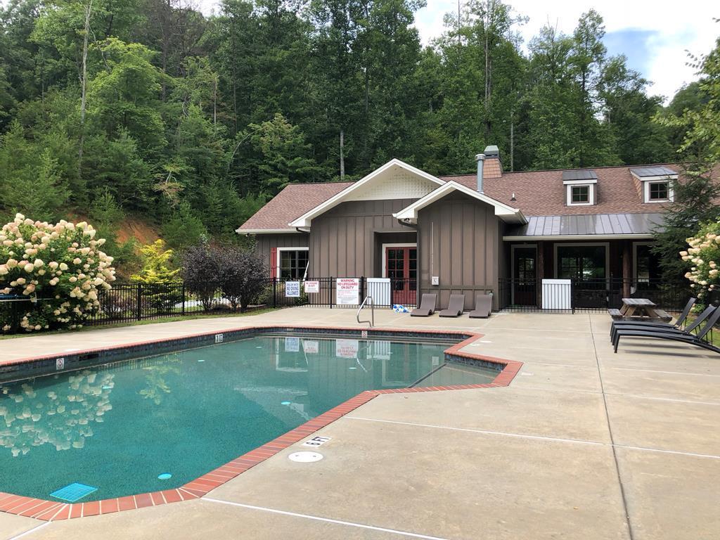 147 Diamond Falls Blvd.