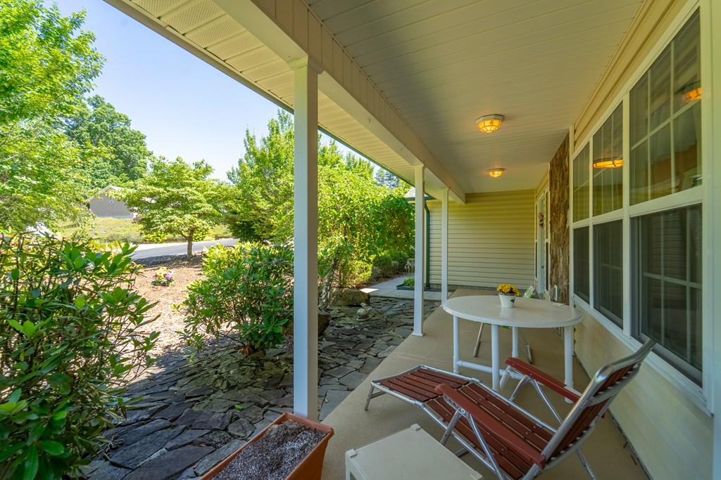 157 WEst Coventry Dr