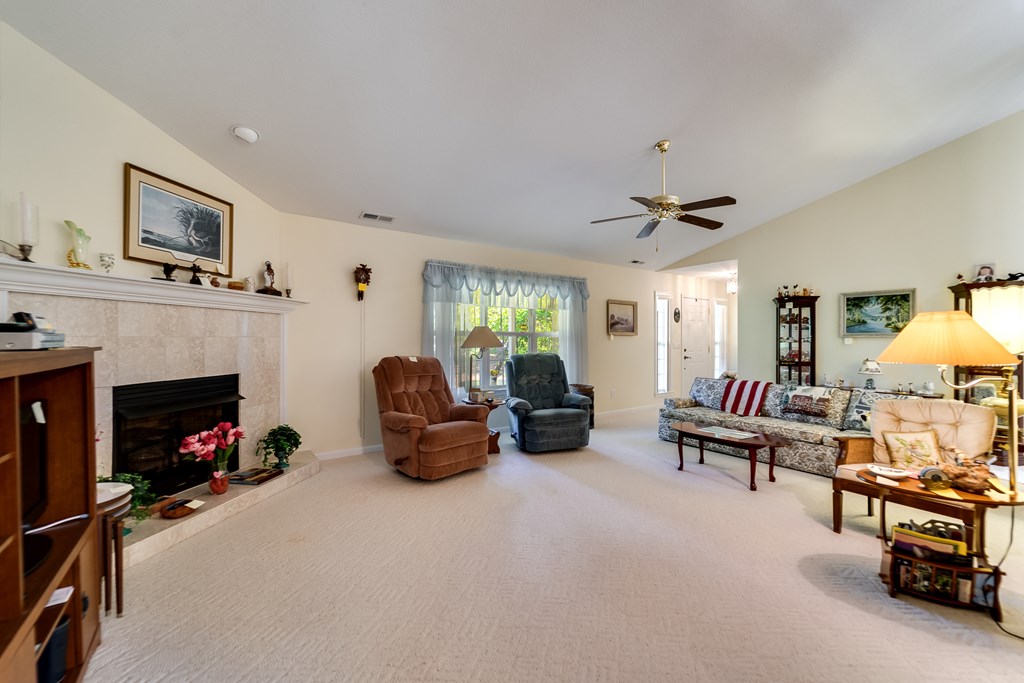 157 WEst Coventry Dr