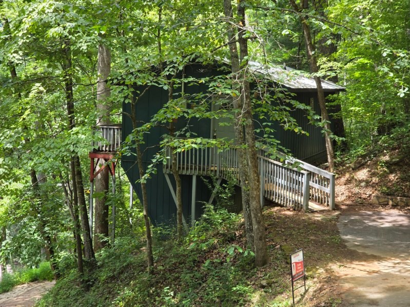 222 Forest Cove Rd