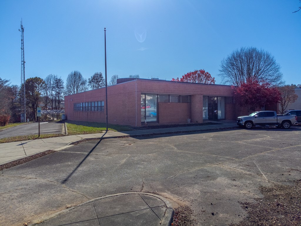 261 E. Palmer St
