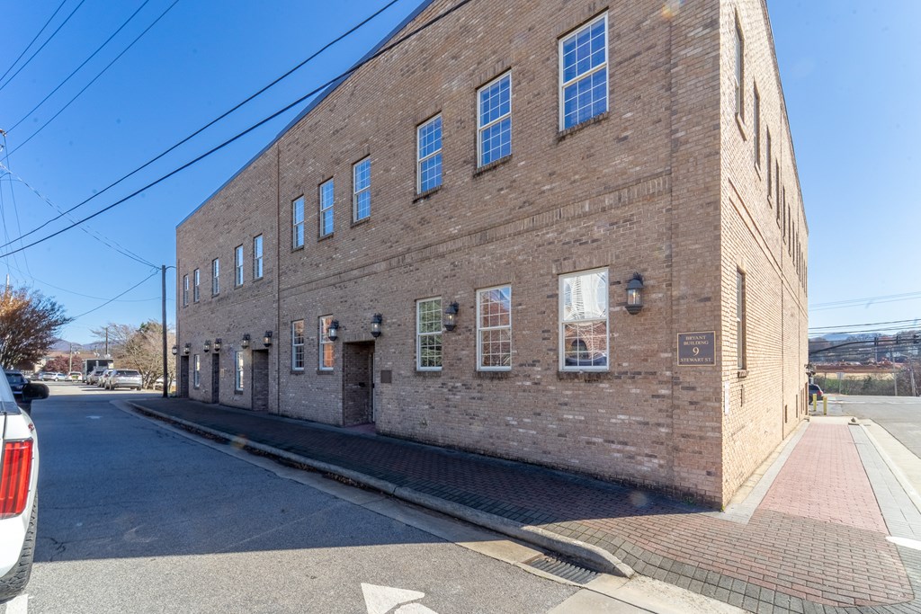 9 Stewart St