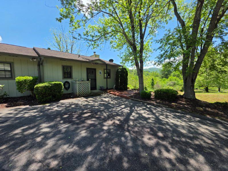 62C Mint Lake Court East