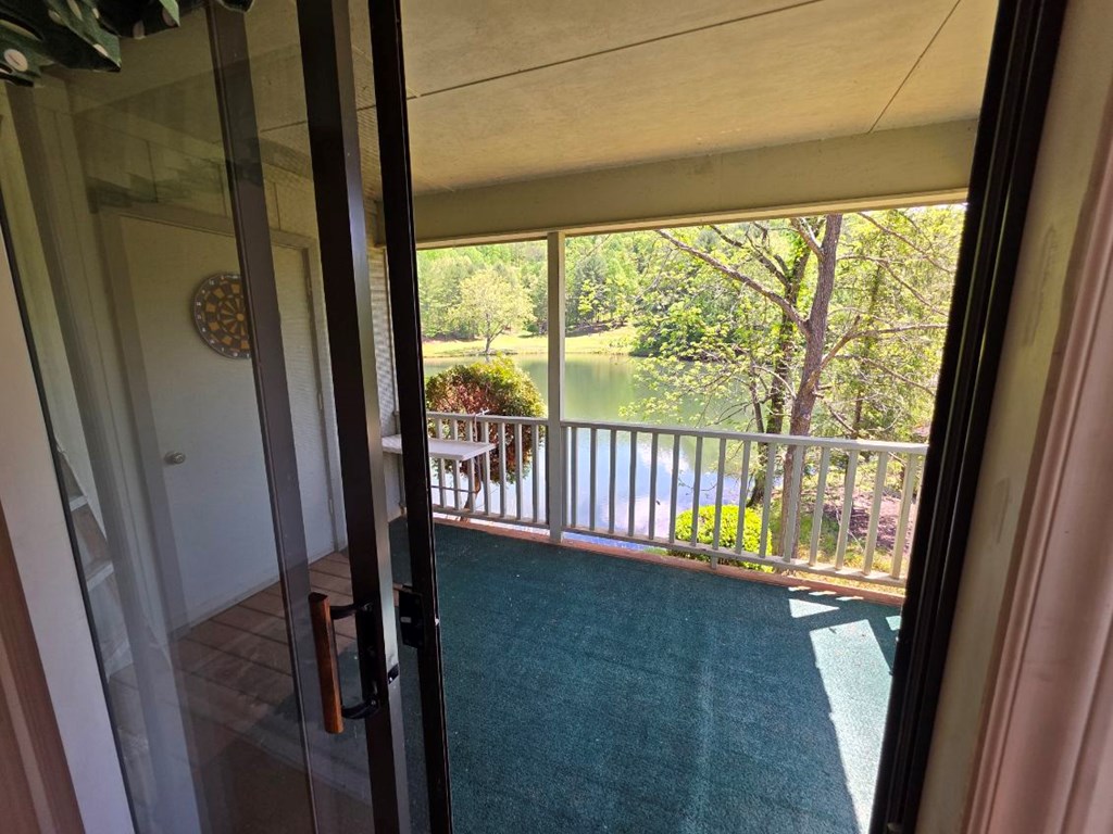 62C Mint Lake Court East
