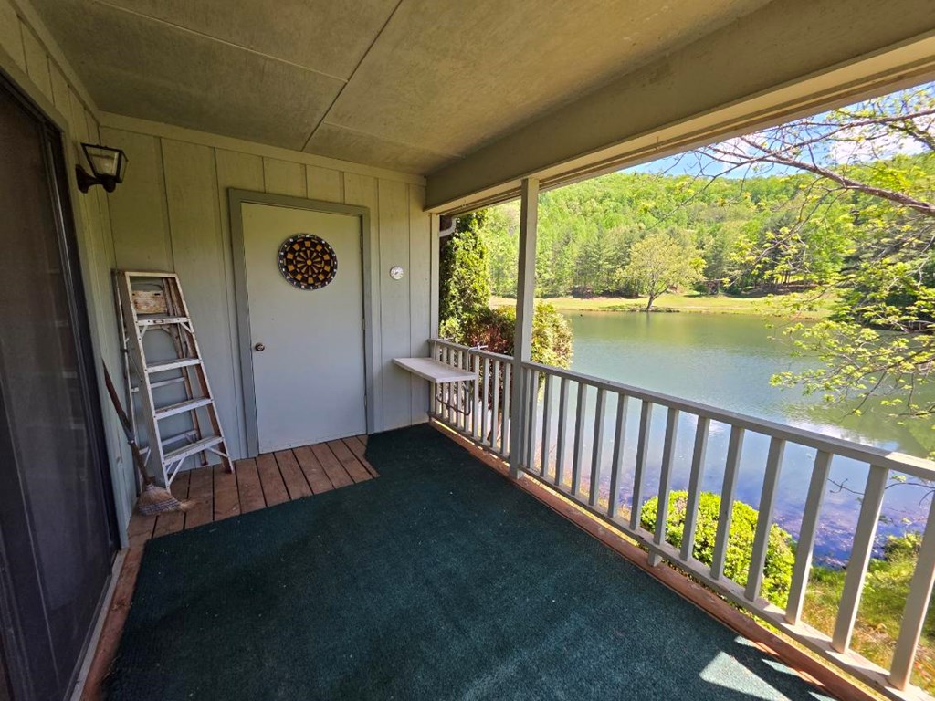 62C Mint Lake Court East