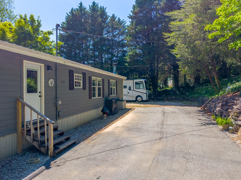 124 Spring Valley Lane
