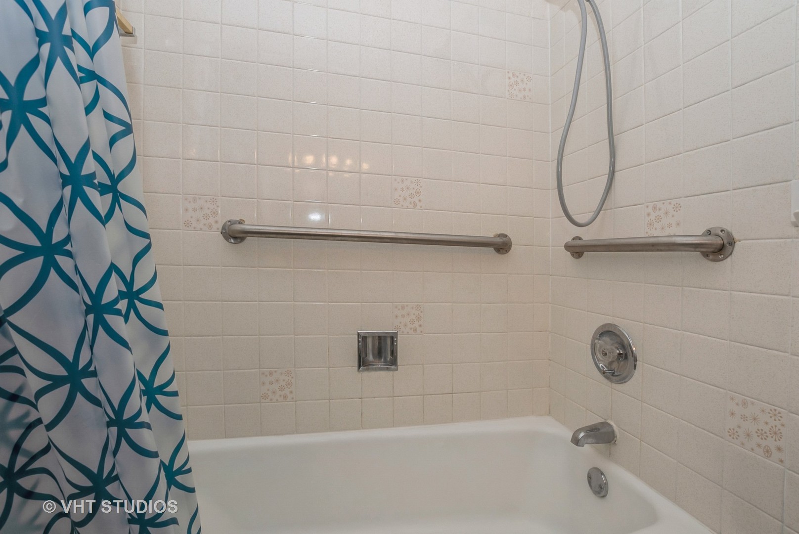 81 6th Avenue Unit: 303