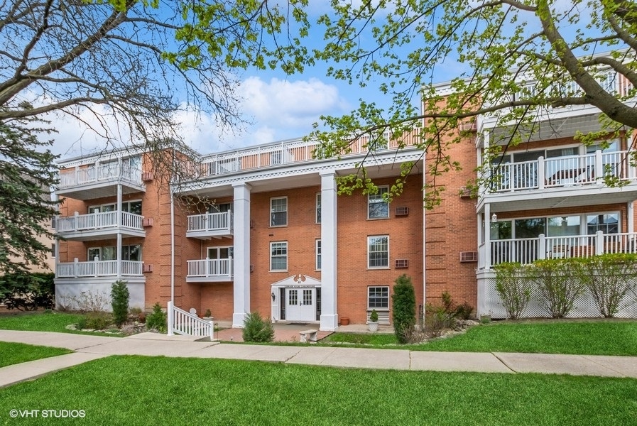 81 6th Avenue Unit: 303