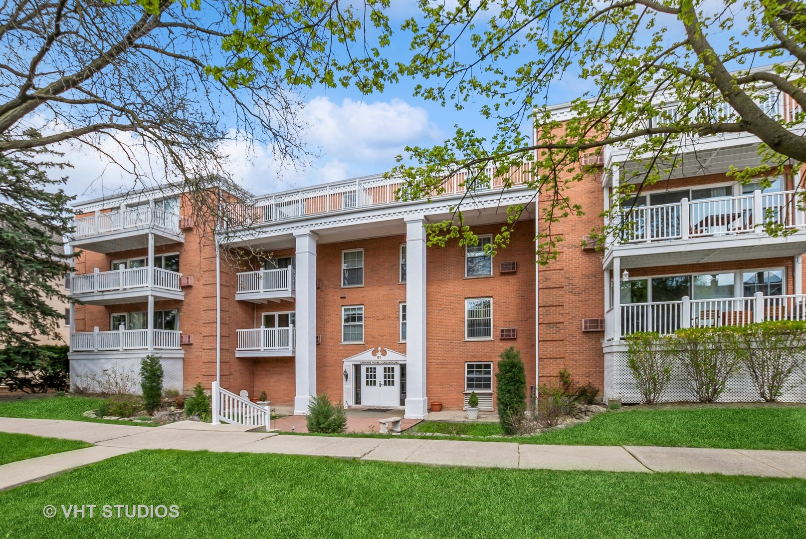 81 6th Avenue Unit: 303