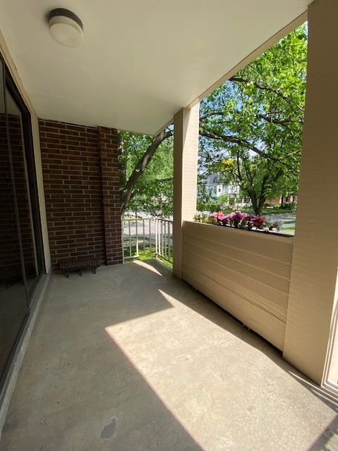 111 E Cossitt Avenue Unit: 103