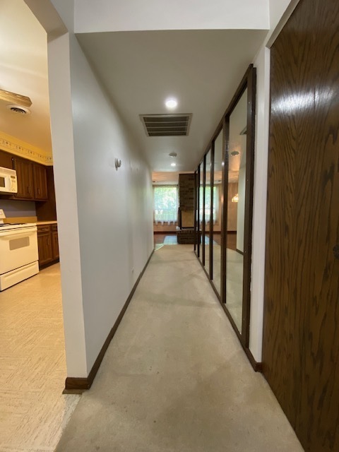 111 E Cossitt Avenue Unit: 103