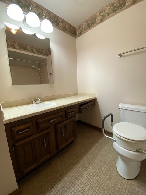 111 E Cossitt Avenue Unit: 103