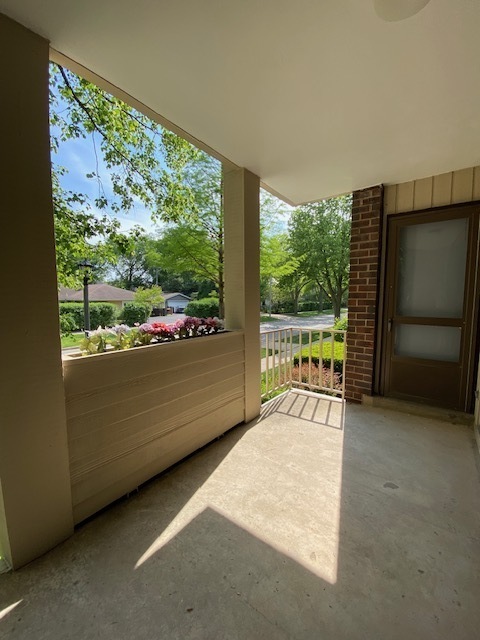111 E Cossitt Avenue Unit: 103