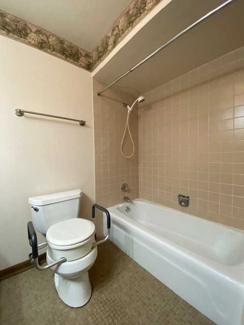 111 E Cossitt Avenue Unit: 103