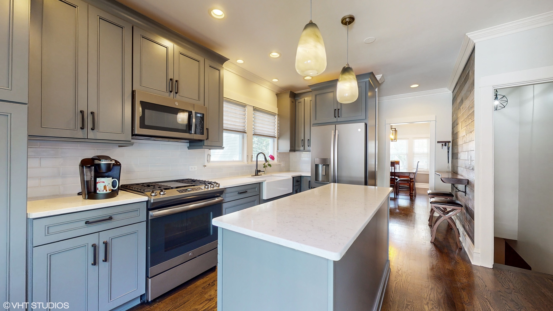 638 N ASHLAND Avenue