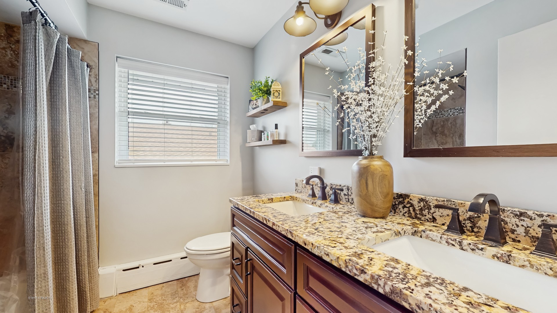 427 W Commonwealth Lane