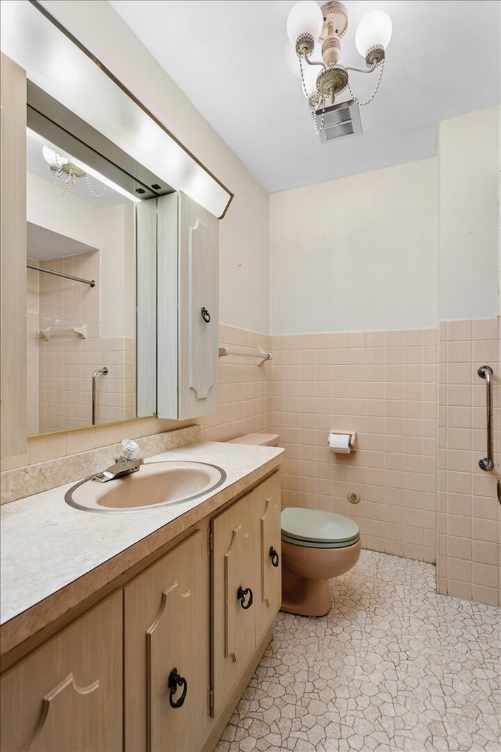 69 Lincoln Avenue Unit: 1S