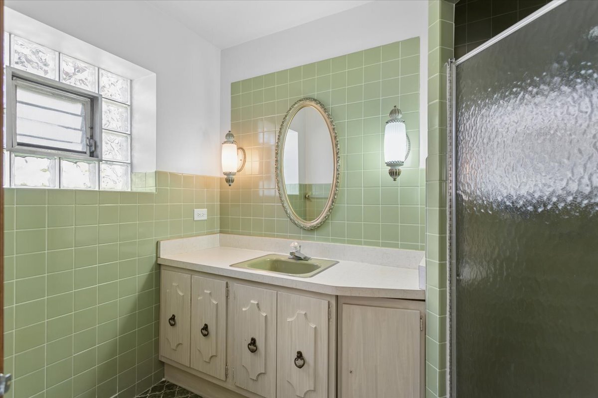 69 Lincoln Avenue Unit: 1S