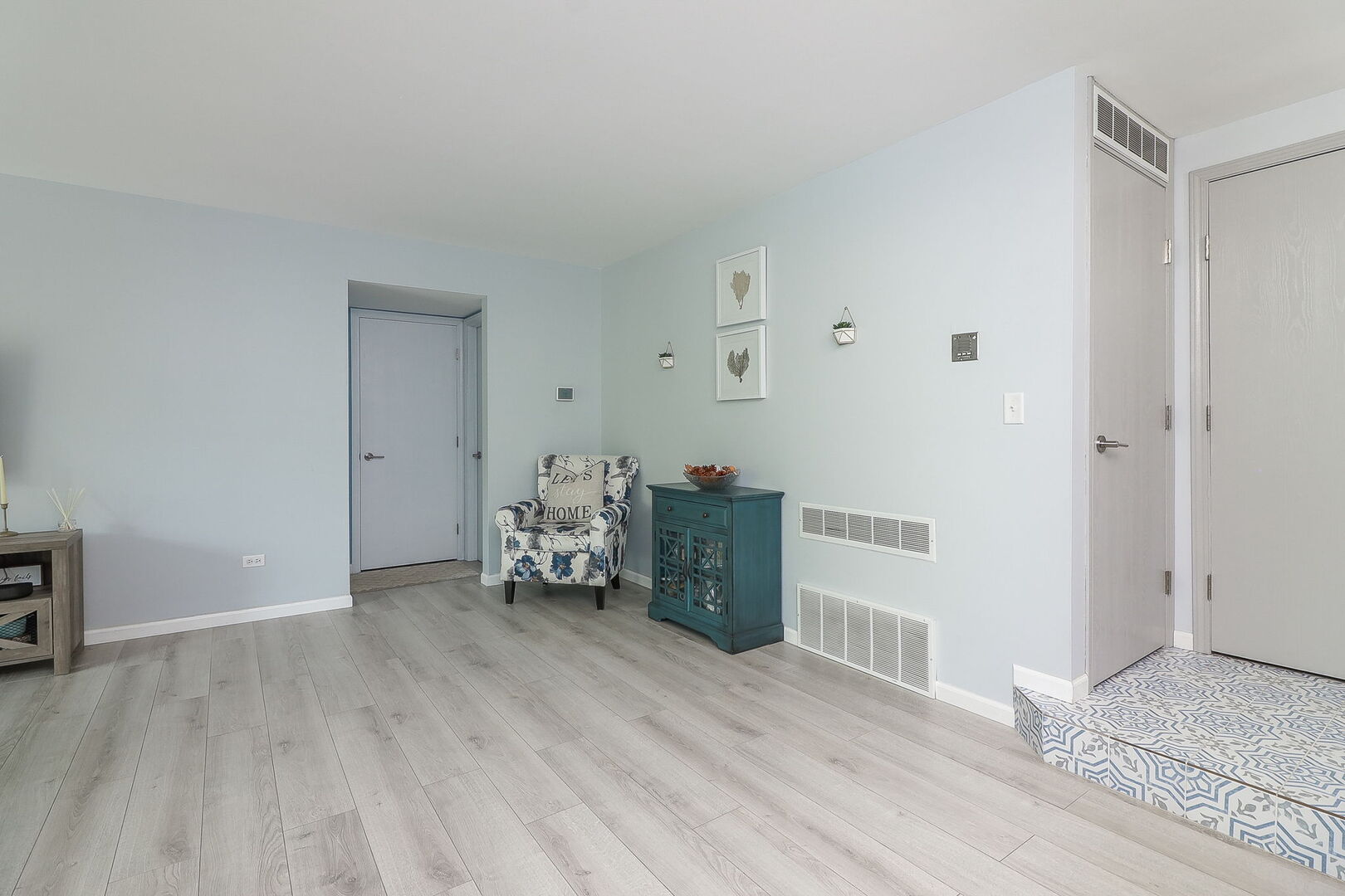 6814 Joliet Road Unit: 9