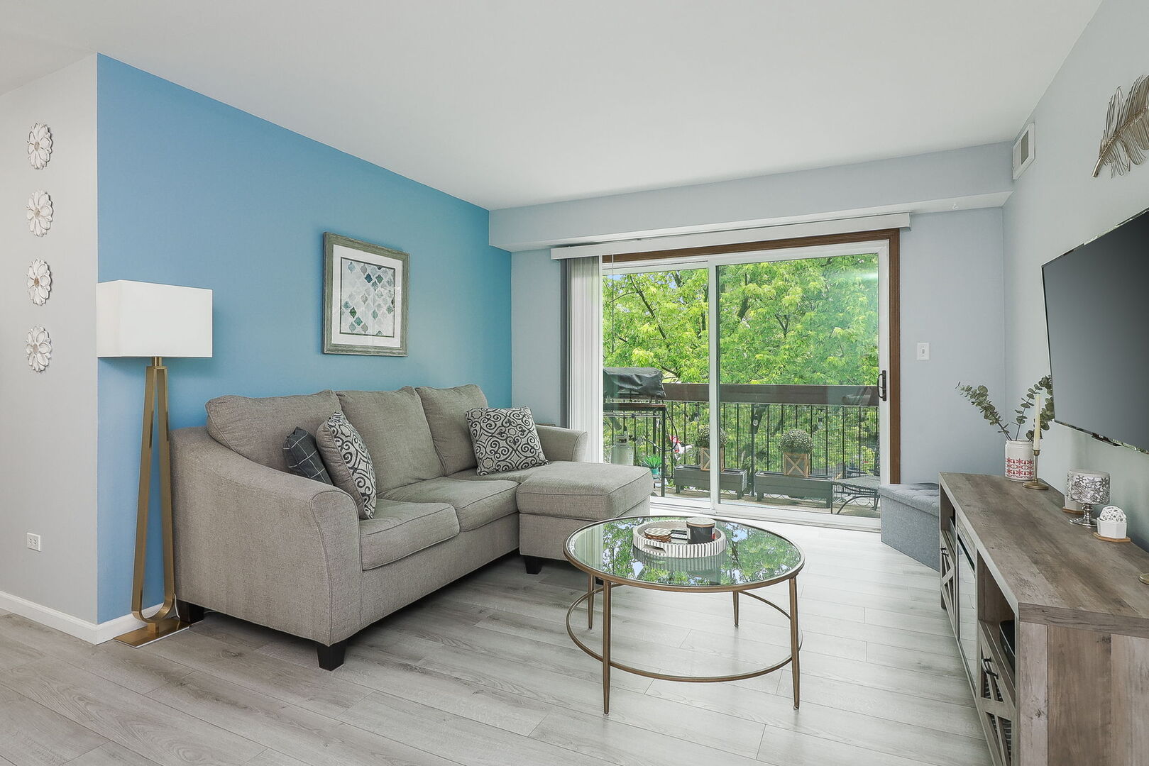 6814 Joliet Road Unit: 9