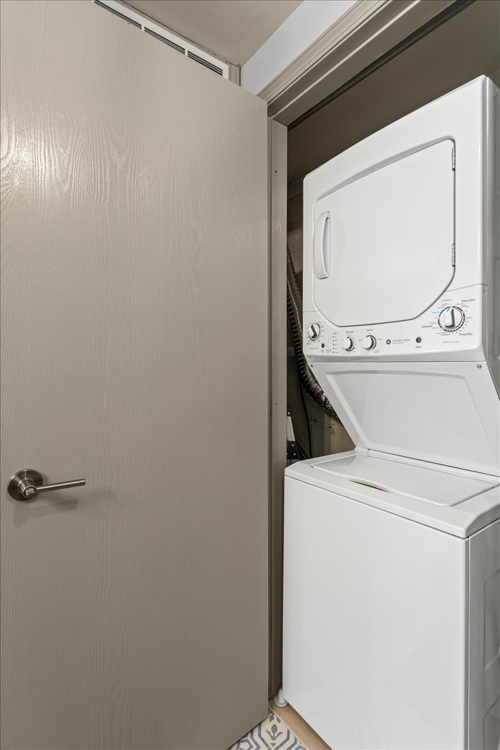 6814 Joliet Road Unit: 9