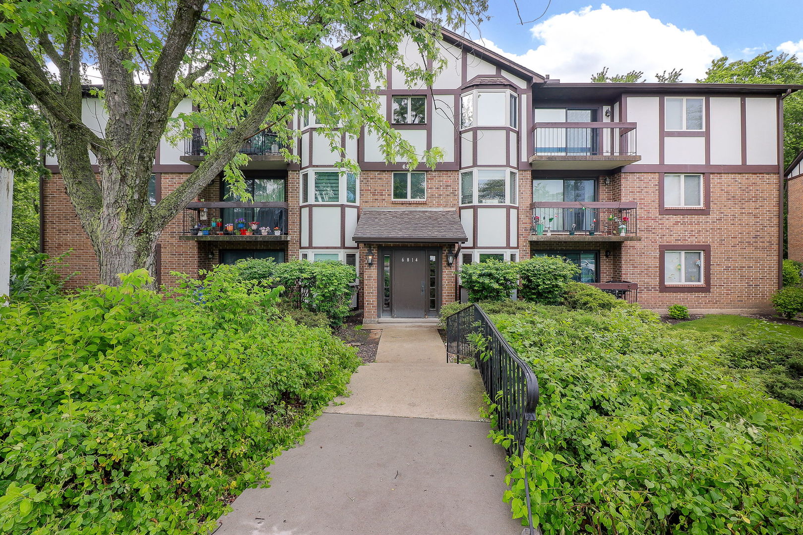 6814 Joliet Road Unit: 9