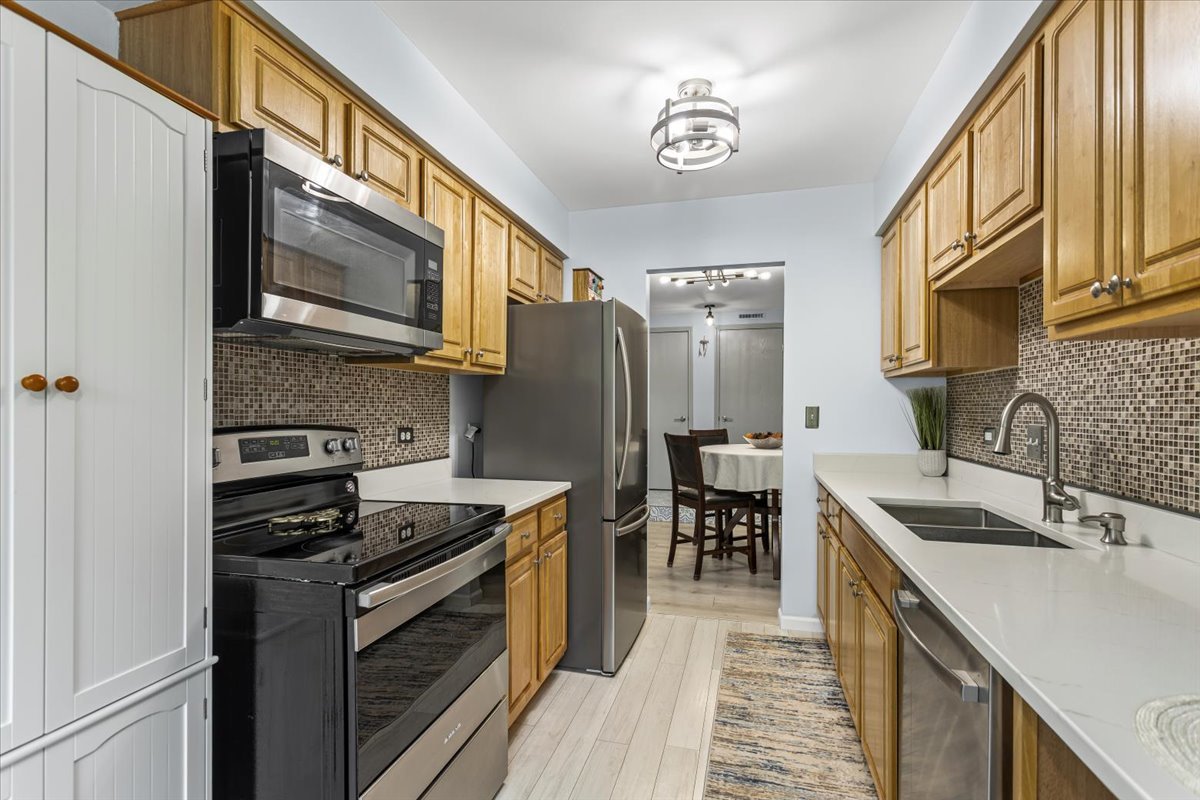 6814 Joliet Road Unit: 9