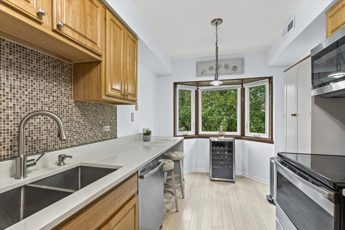 6814 Joliet Road Unit: 9