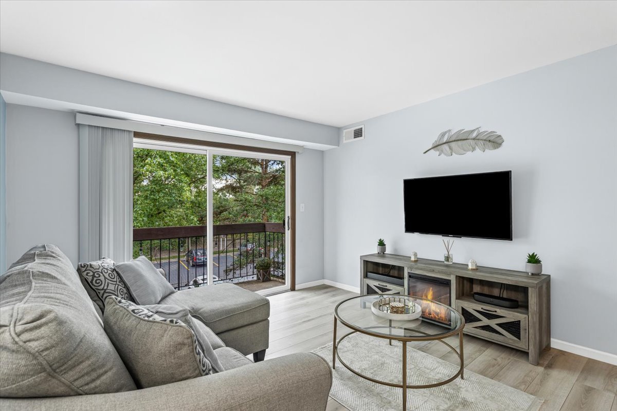 6814 Joliet Road Unit: 9