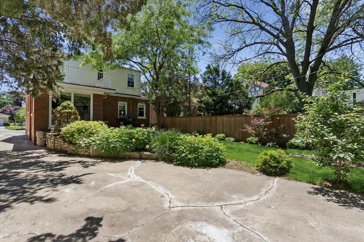496 Longcommon Road