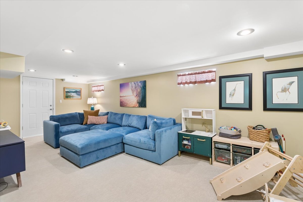 496 Longcommon Road