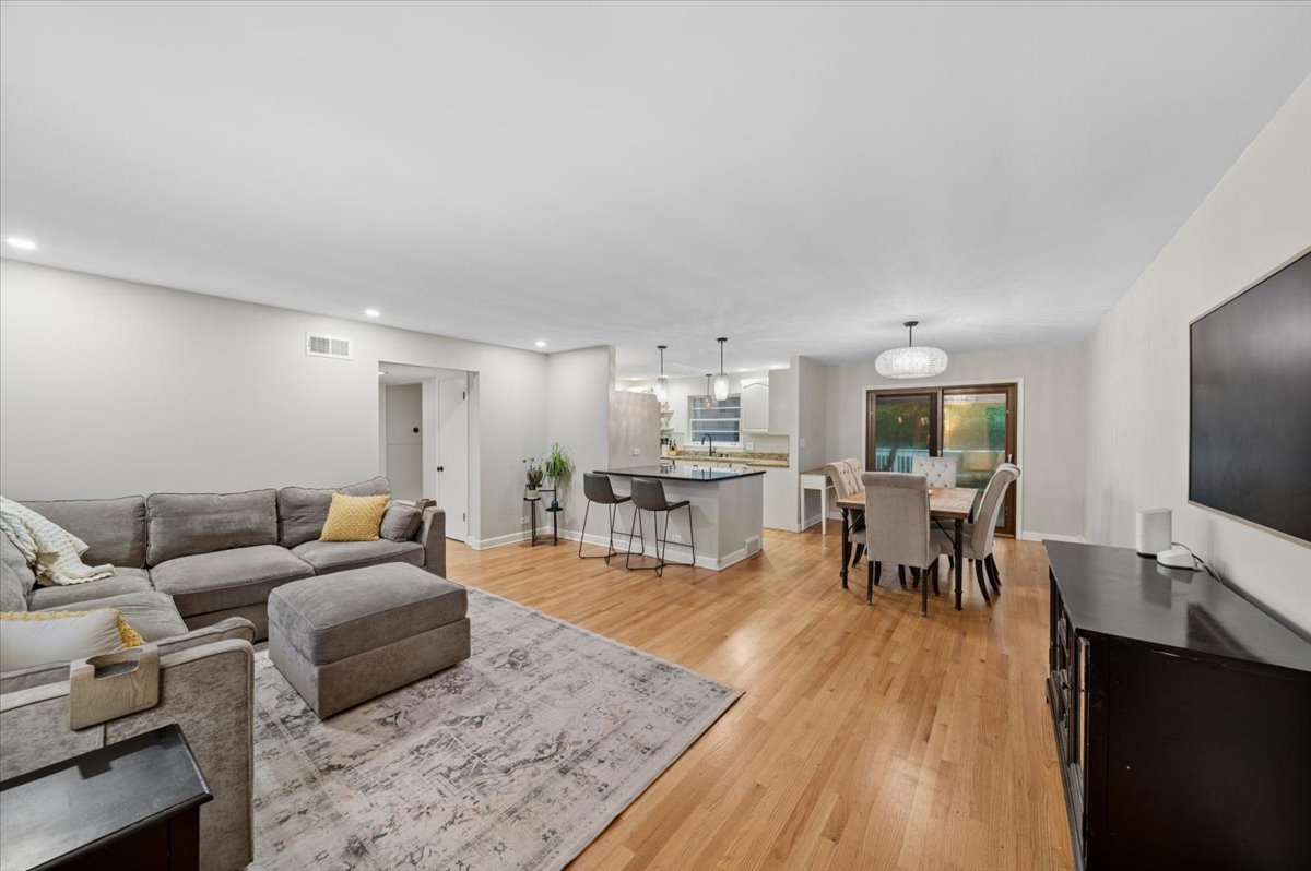 1308 W 53rd Place
