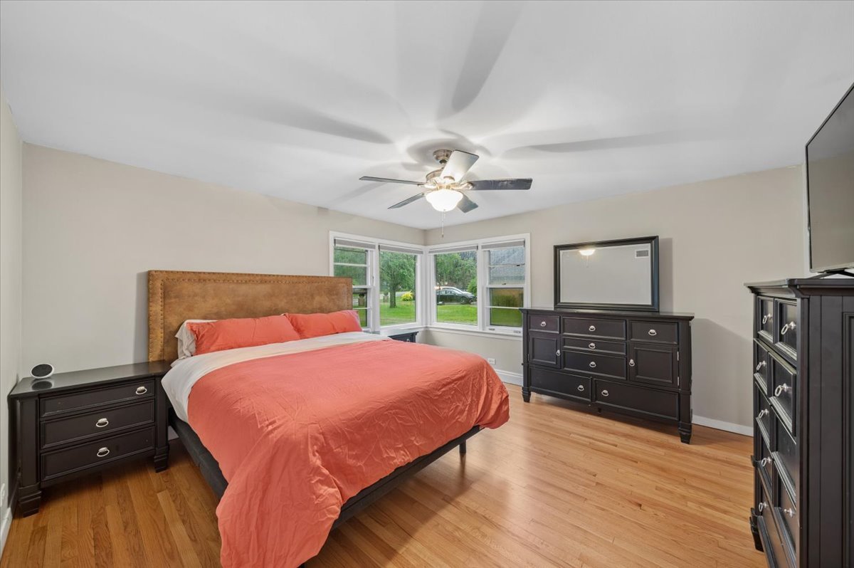1308 W 53rd Place