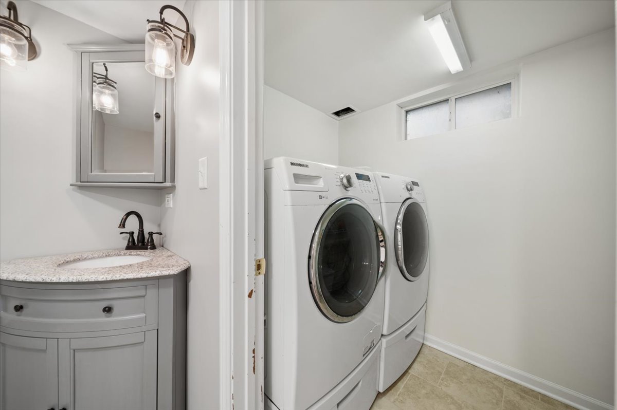 1308 W 53rd Place