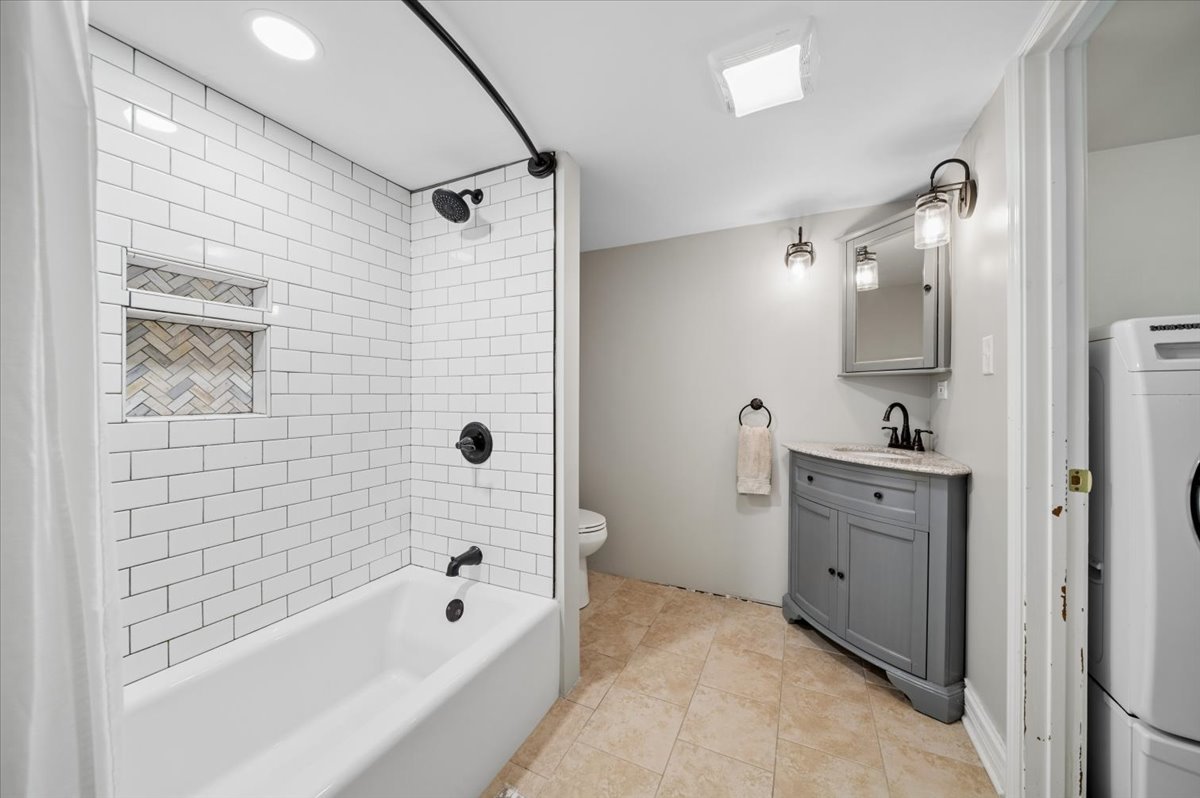 1308 W 53rd Place