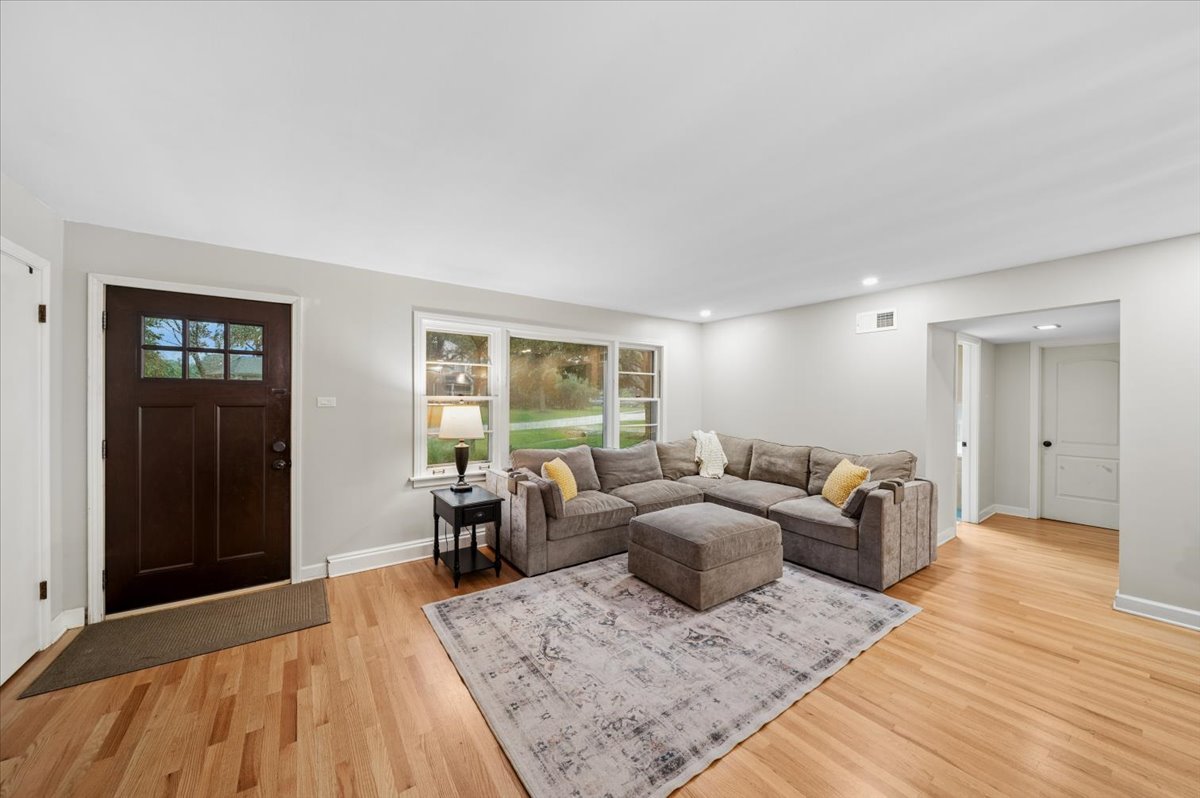 1308 W 53rd Place