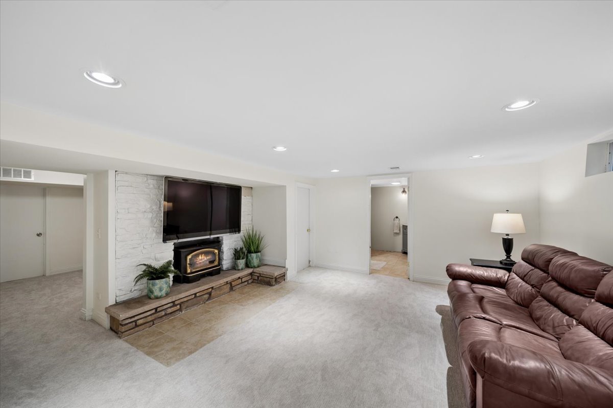 1308 W 53rd Place