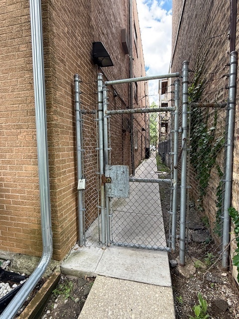 1517 W Lunt Avenue Unit: 2A
