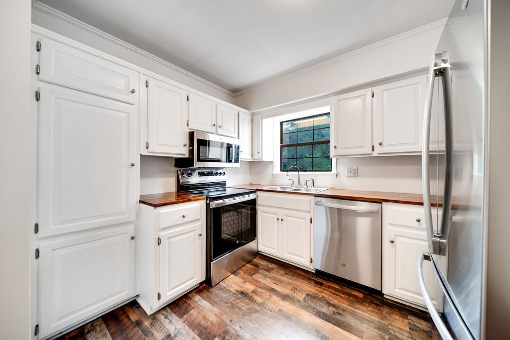 2381 Sylvia Rd