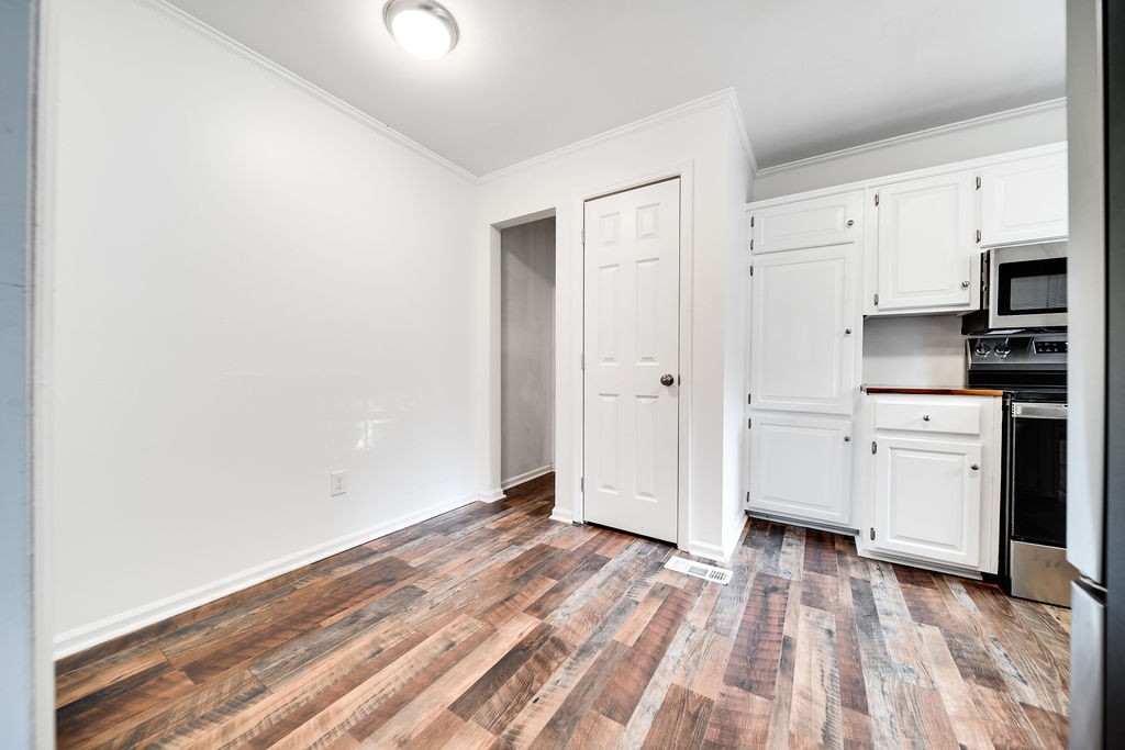 2381 Sylvia Rd