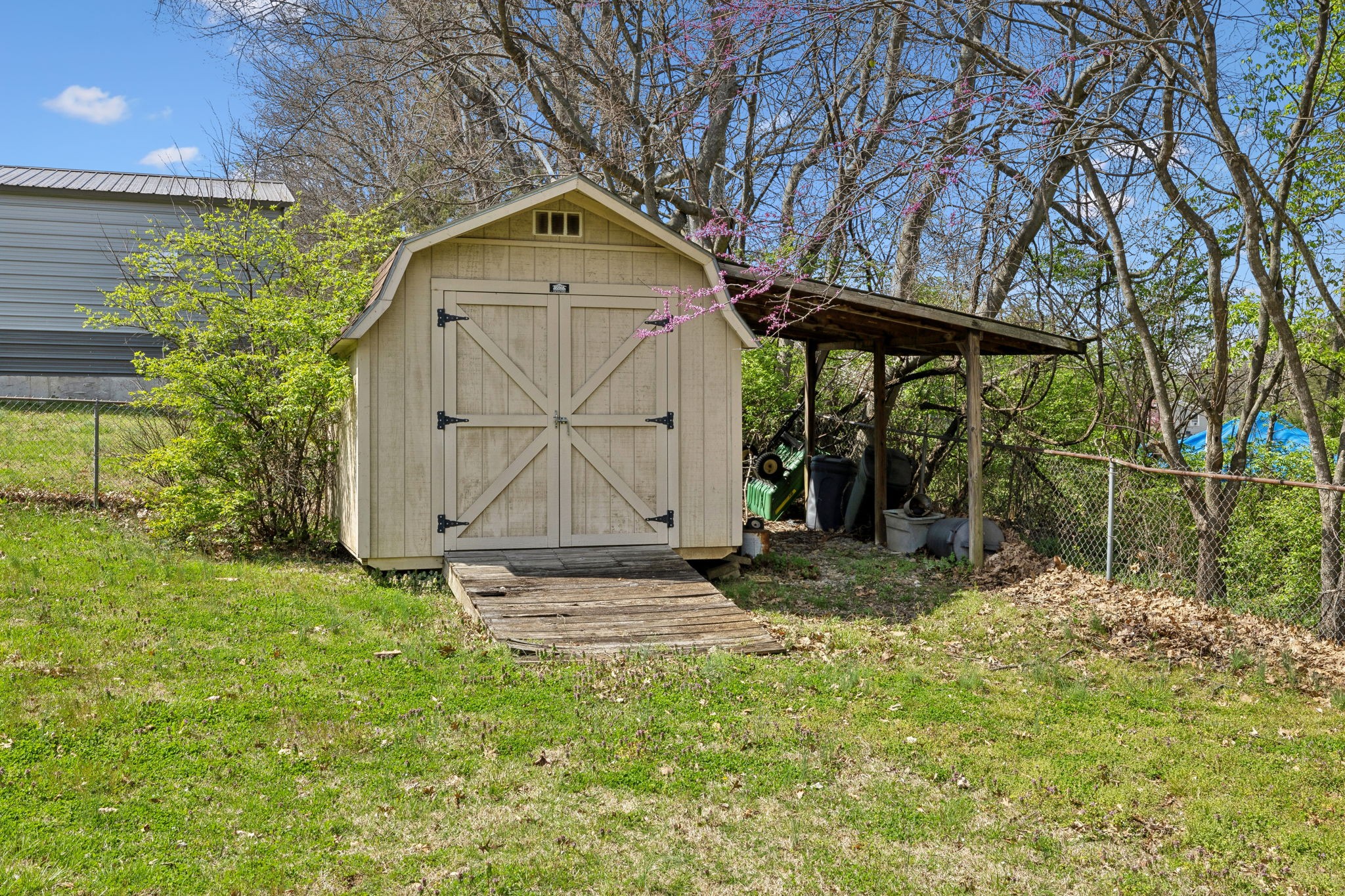 86 E Hill St