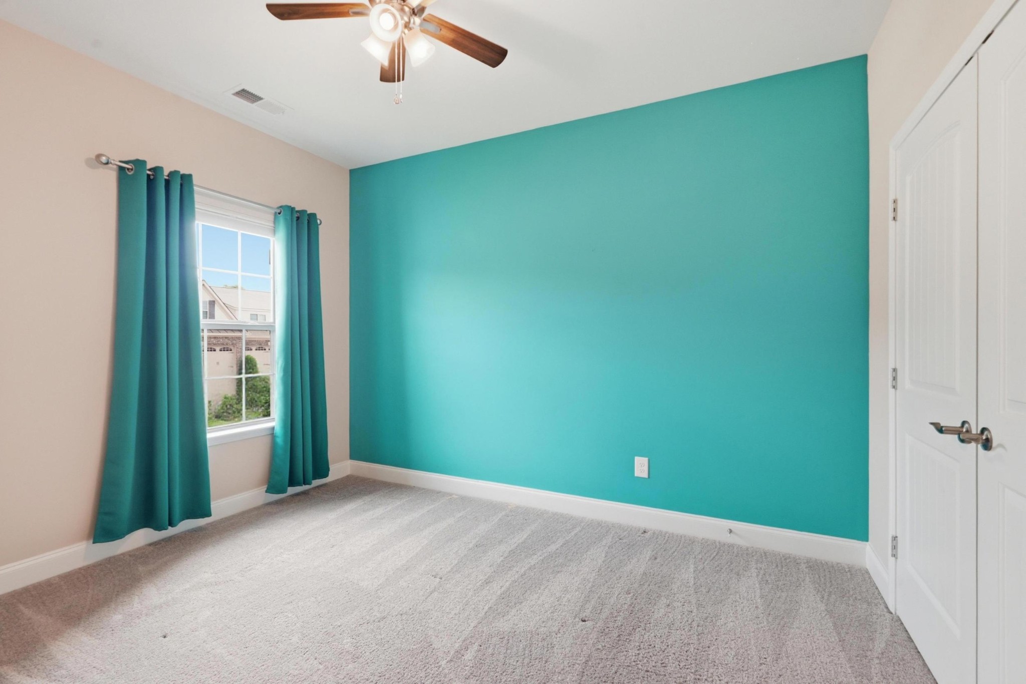 1043 Callaway Dr