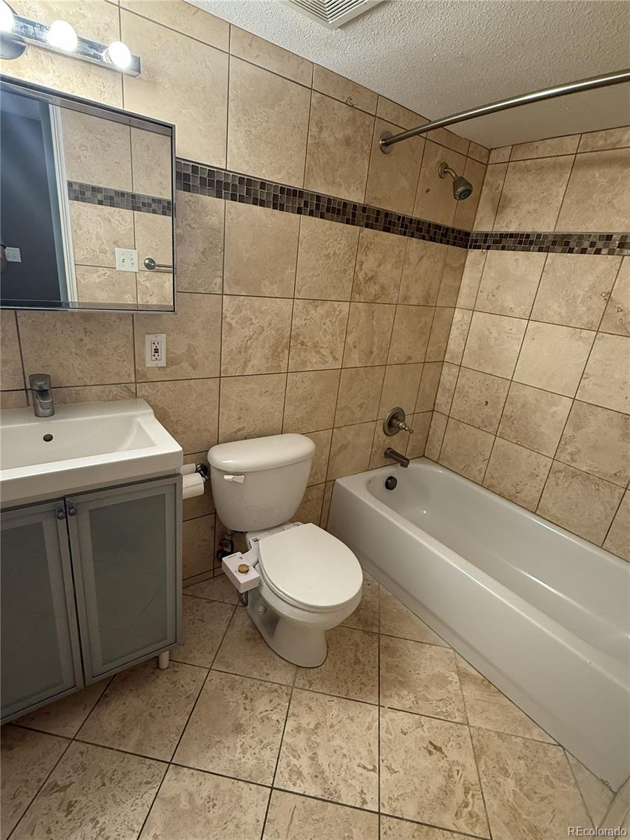 1032 N Clarkson Street Unit: 208