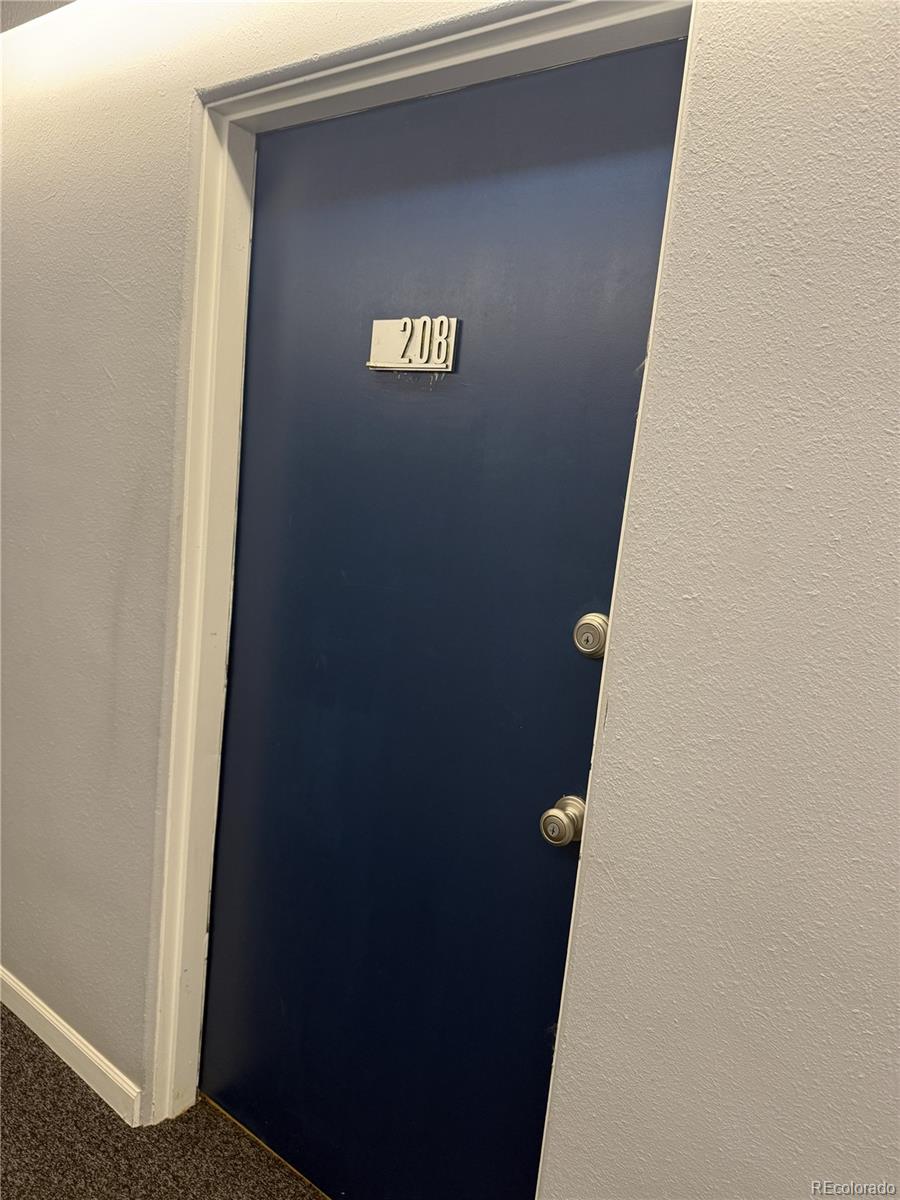 1032 N Clarkson Street Unit: 208
