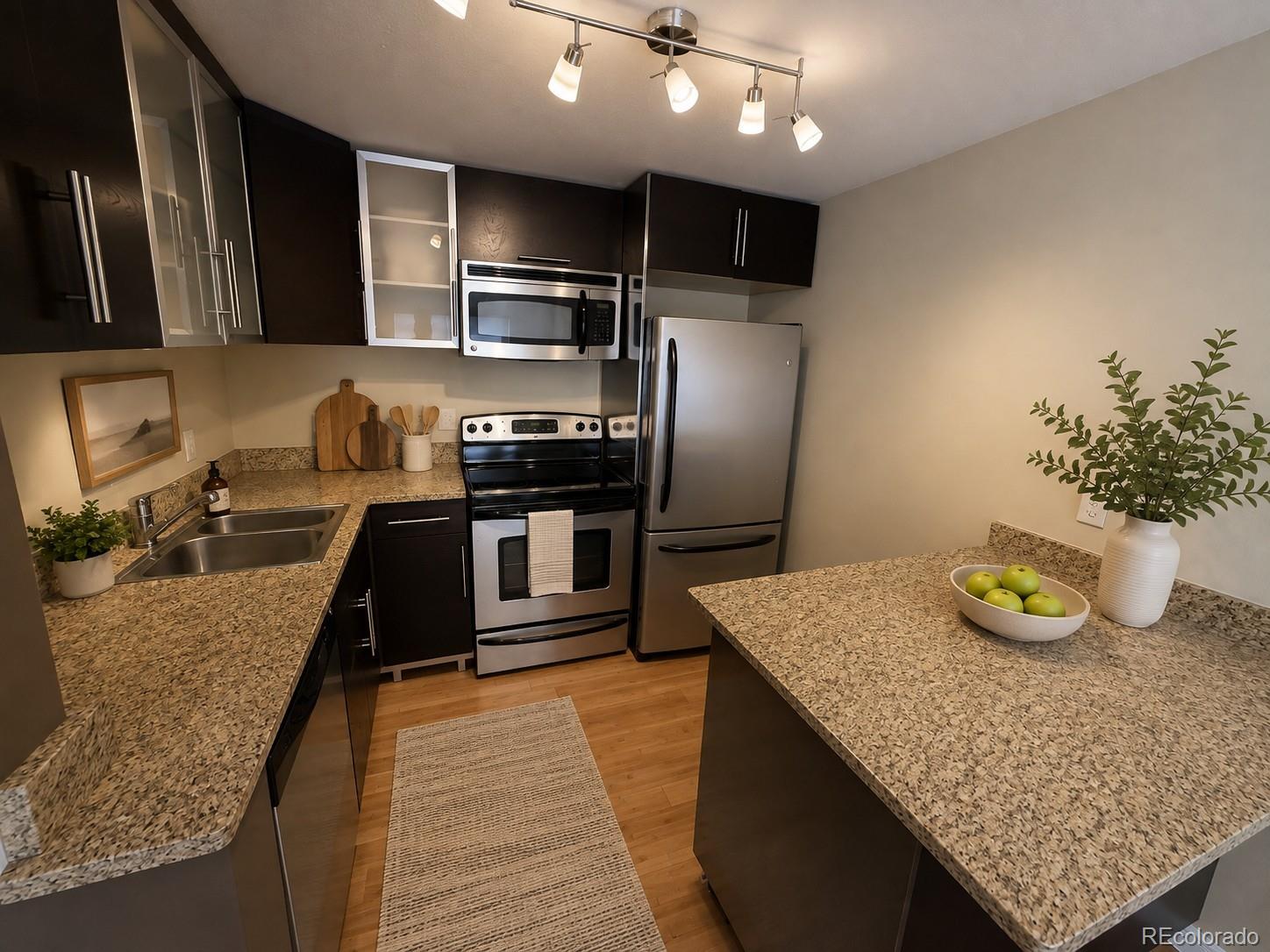1032 N Clarkson Street Unit: 208