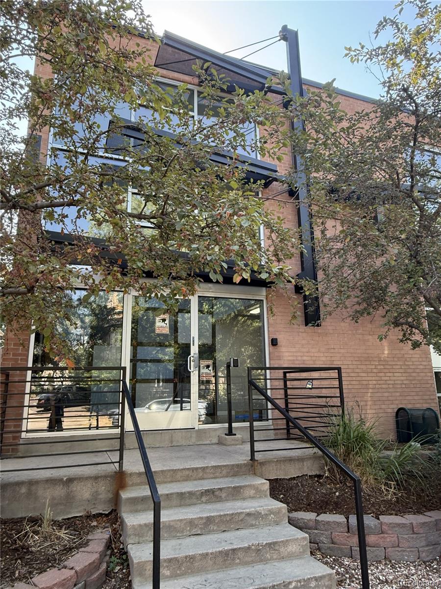 1032 N Clarkson Street Unit: 208