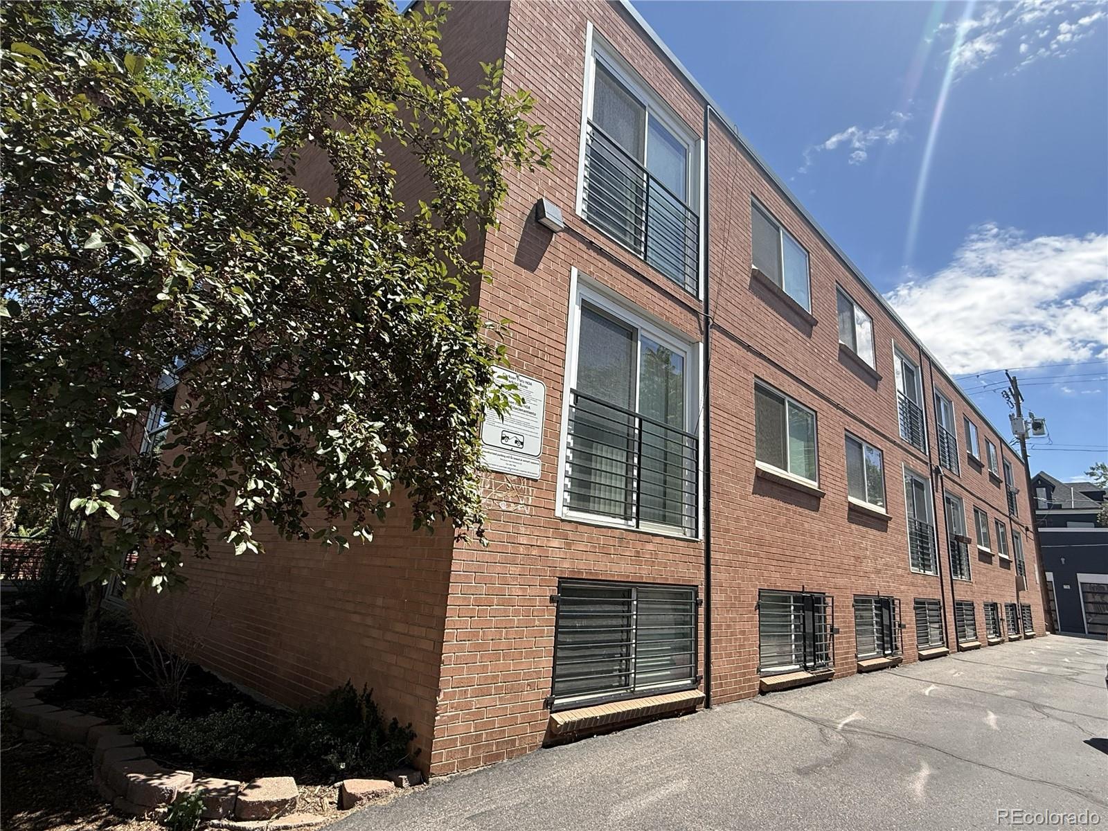 1032 N Clarkson Street Unit: 208