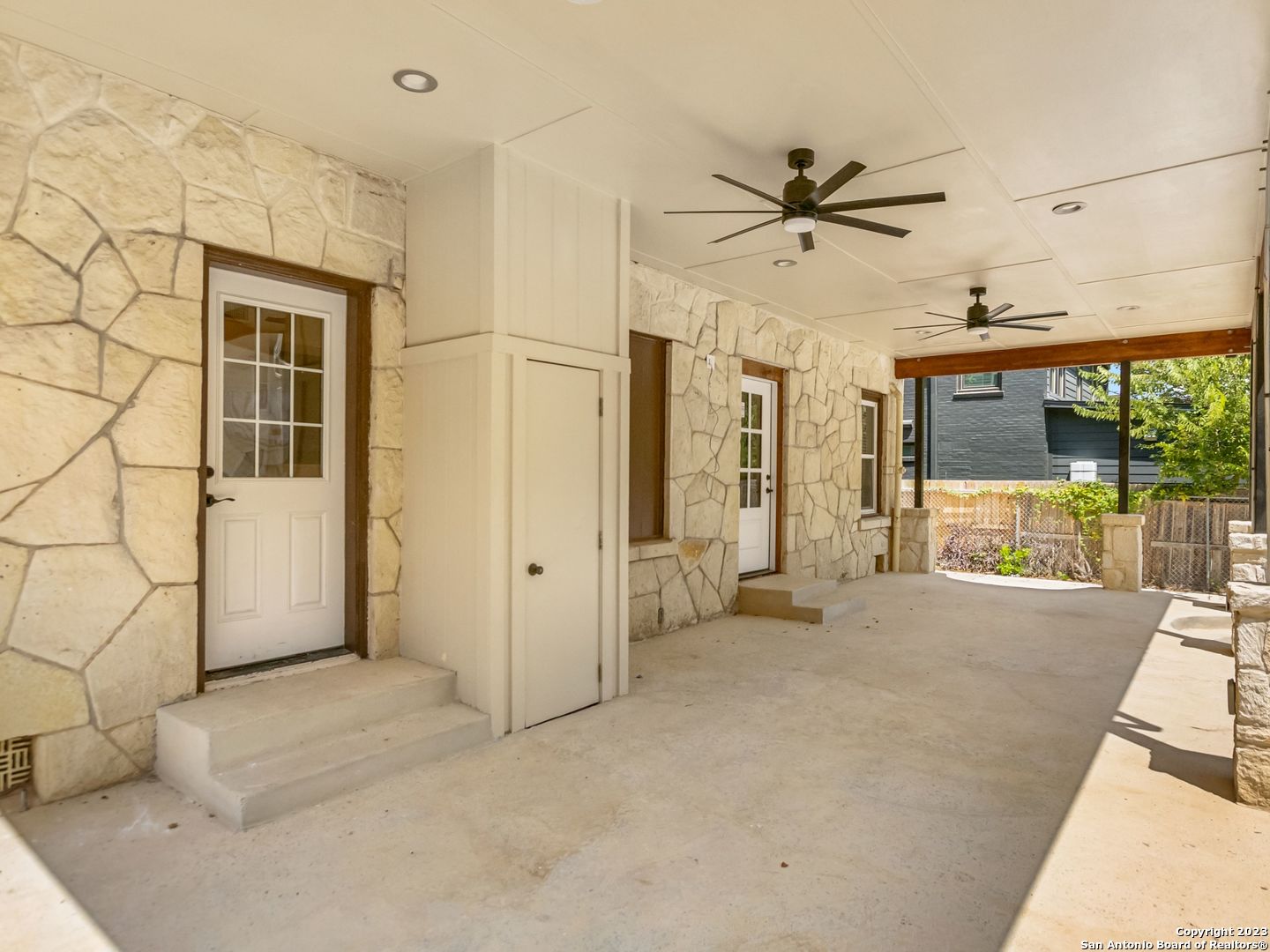 438 THELMA DR