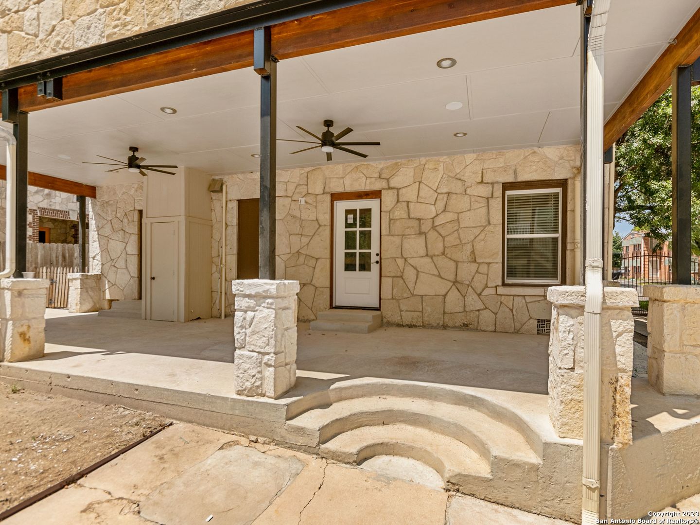 438 THELMA DR